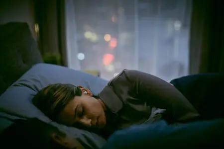 大家被“8小时睡眠论”欺骗了？60岁后，最佳睡眠时间是多久？（60到80岁的健康老人睡眠时间平均为）